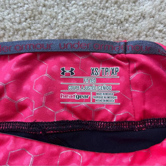 ✨Under Armour HeatGear Women’s Pink Fitted Capri Leggings - Size XS - EUC - Picture 3 of 6